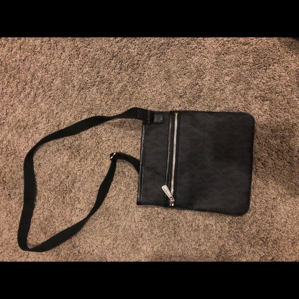 Michal Kors cross body bag
